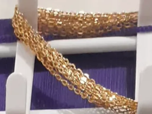 Cadena dorada tejida