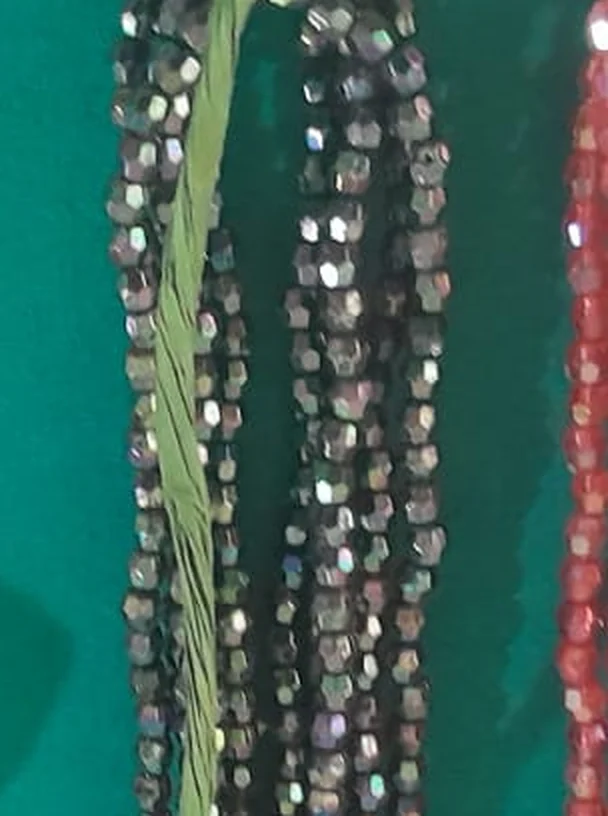 Collar de cristal negro